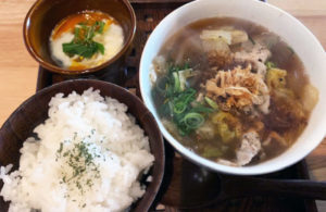 豚肉と野菜たっぷりのスープごはん800円