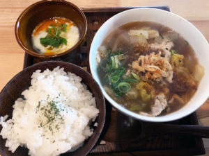 豚肉と野菜たっぷりのスープごはん800円