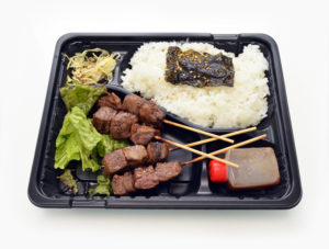 「串焼肉弁当」がタイムセールで700円(税込)でGet