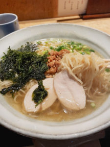 鳥スープ麺(おにぎり付)¥800(税込)「長右衛門」