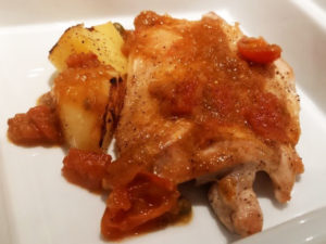 吉備高原鶏もも肉のステーキ、トマトとハーブのソース