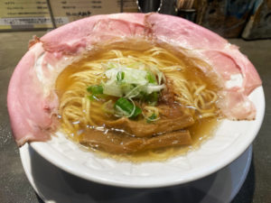 大魚醤油ラーメン「平和(870円)」