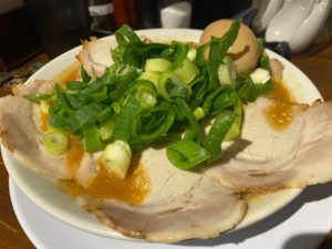「濃厚中華そば よし田」芳醇味噌特のせチャーシュー麺1110円