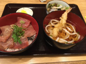 「海鮮料理 にしの」マグロ漬け丼&冷やし天ぷらうどん 750円(税込)