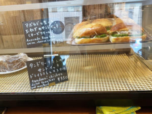 アボカドと生ハム、玉ねぎのサンドイッチ350円
