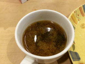 「エムズカフェ」味噌汁
