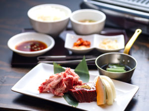 「肉屋金星」金のレバニラ&国産上焼肉定食 ¥900