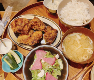 「ナカダサロン」山利のしらす丼定食　1,100円(税込)