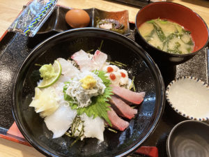 「ともあき丸」漁師の海鮮丼¥1,100