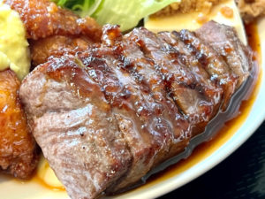 「大衆肉居酒屋 ブルーキッチン 堺筋本町店」のA定食 ¥1000（税込）