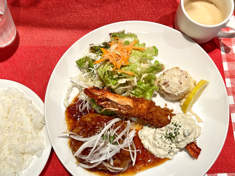 「洋食ビストロ Awano」Ｃランチ（ハンバーグとエビフライ）：¥1200(税込)