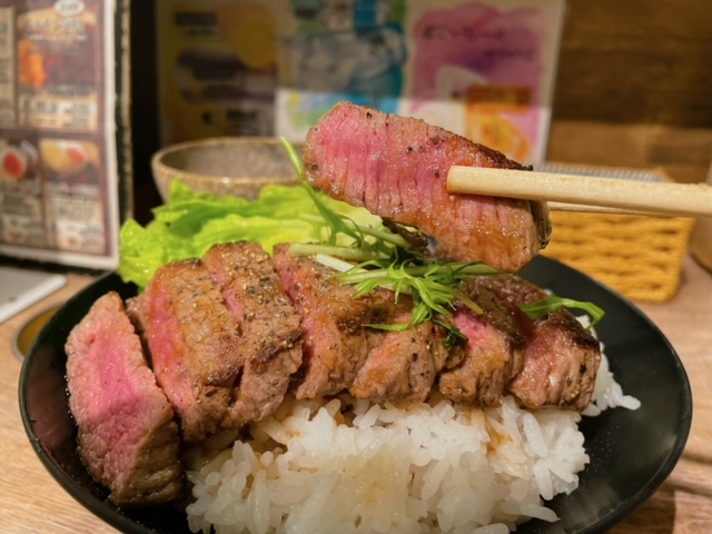 ビーフステーキ丼¥1045