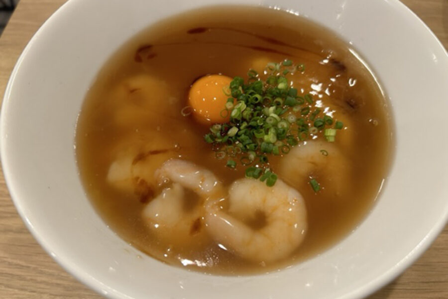 「野田飯新」醤油天津飯500円、エビ５け150円、卵黄醤油漬け100円