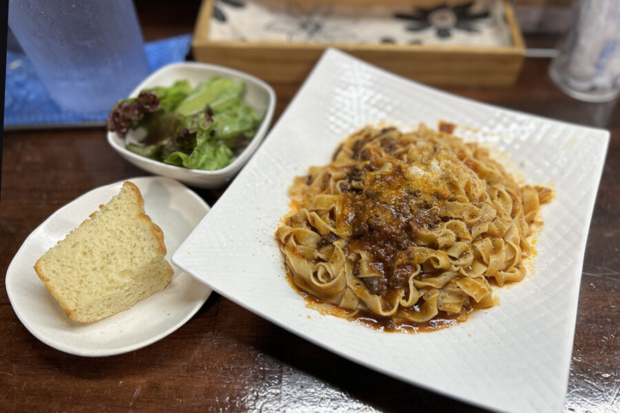 「伊食屋ニッチ」牛タンボロネーゼ