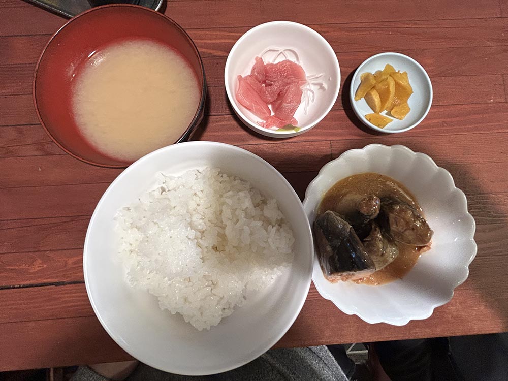 「やぐら」缶詰め定食