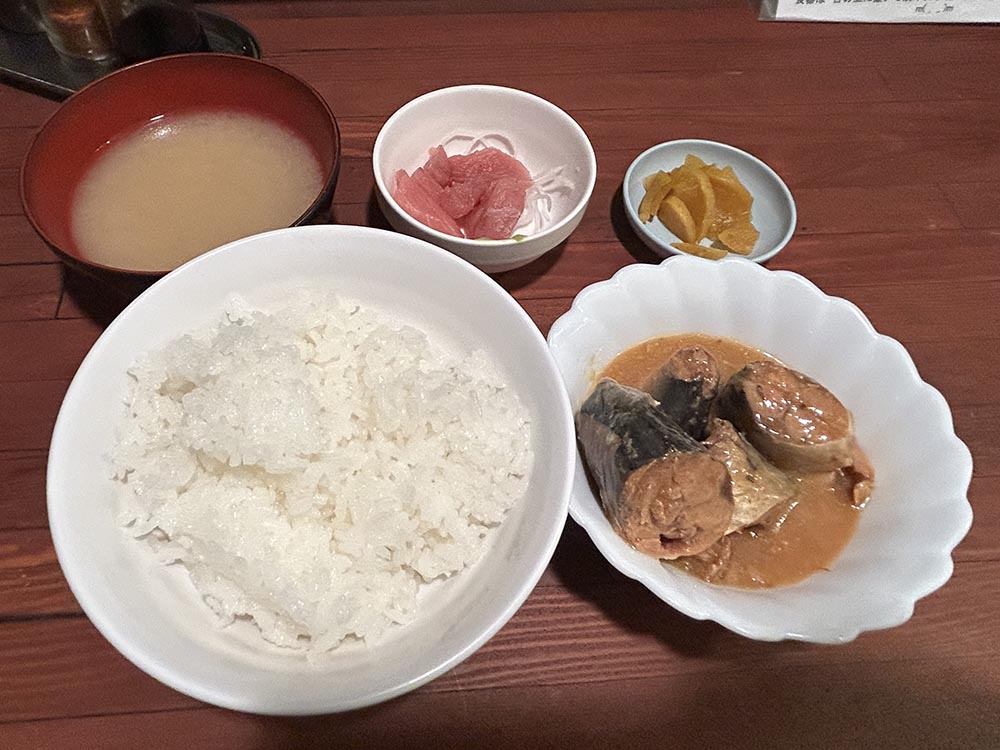 「やぐら」缶詰め定食