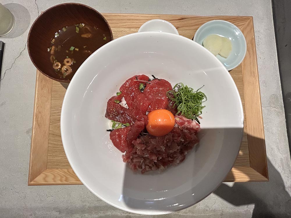「まぐろひろし」ハーフ&ハーフ丼