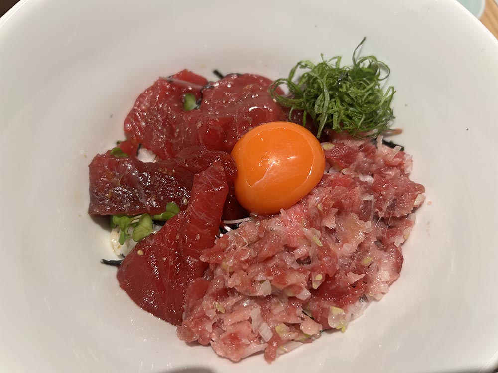 「まぐろひろし」ハーフ&ハーフ丼